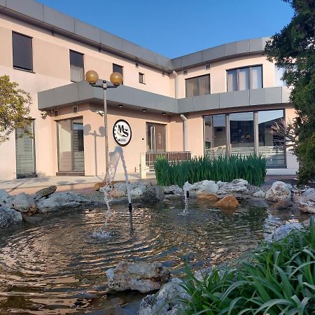 Motel Ms Srpski Itebej Buitenkant foto