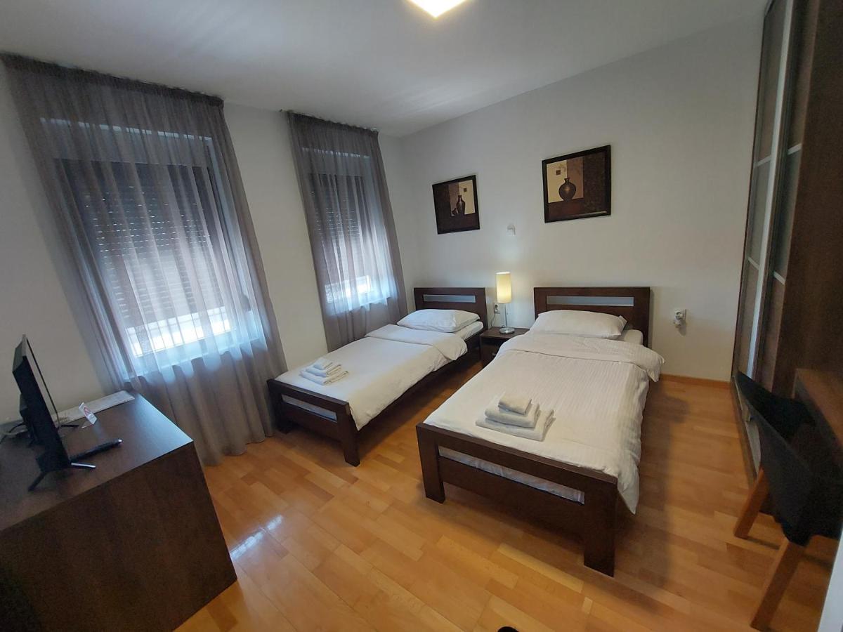 Motel Ms Srpski Itebej Buitenkant foto
